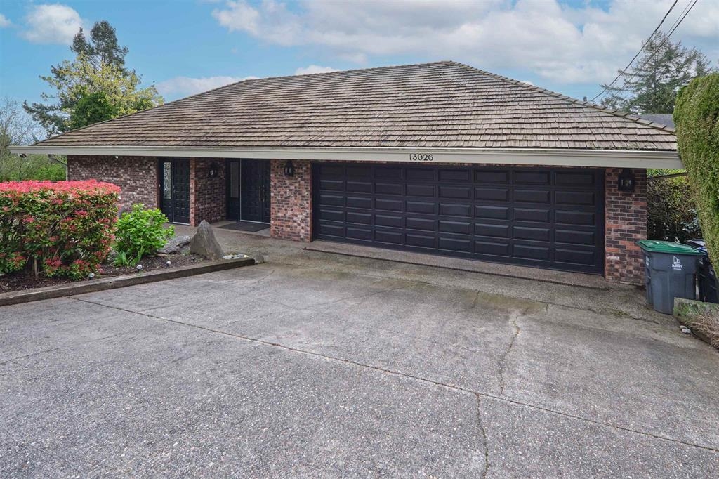 Family Room Photo of 13026 13 Avenue, Surrey, BC