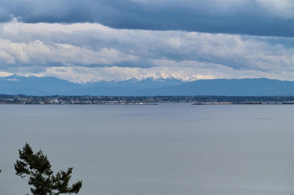 Fitness Center Photo Near 13026 13 Avenue, Surrey, BC