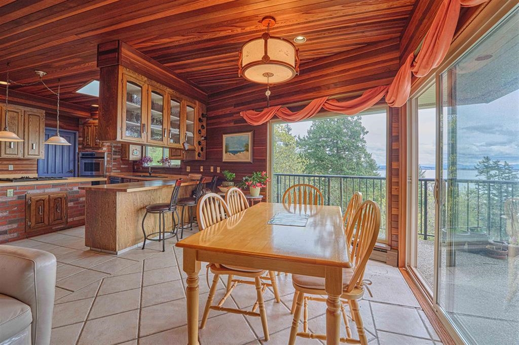 Guest Bathroom Photo of 13026 13 Avenue, Surrey, BC