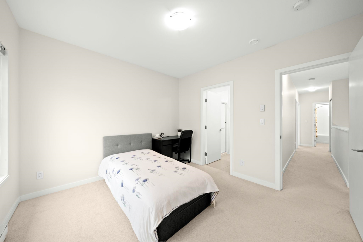 Guest Bathroom Photo of 66 32633 Simon Avenue, Abbotsford, BC