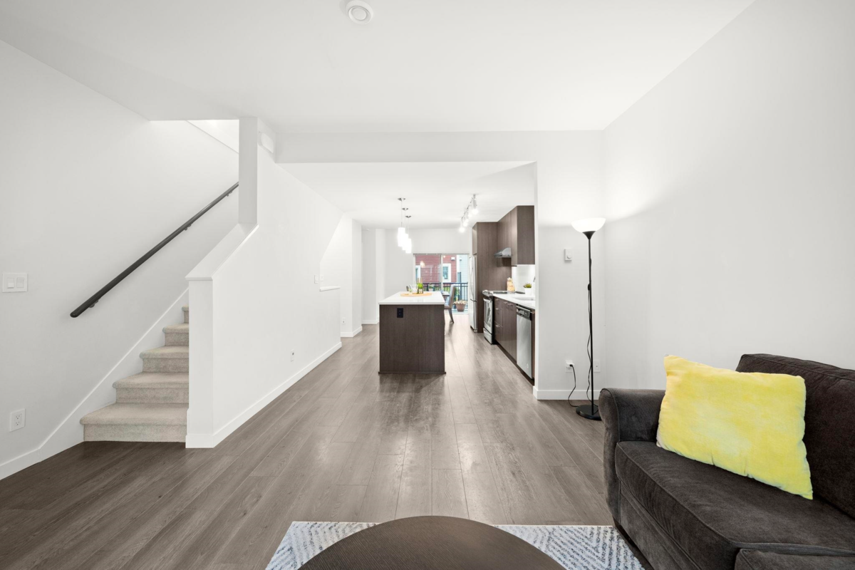 Living Room Photo of 66 32633 Simon Avenue, Abbotsford, BC