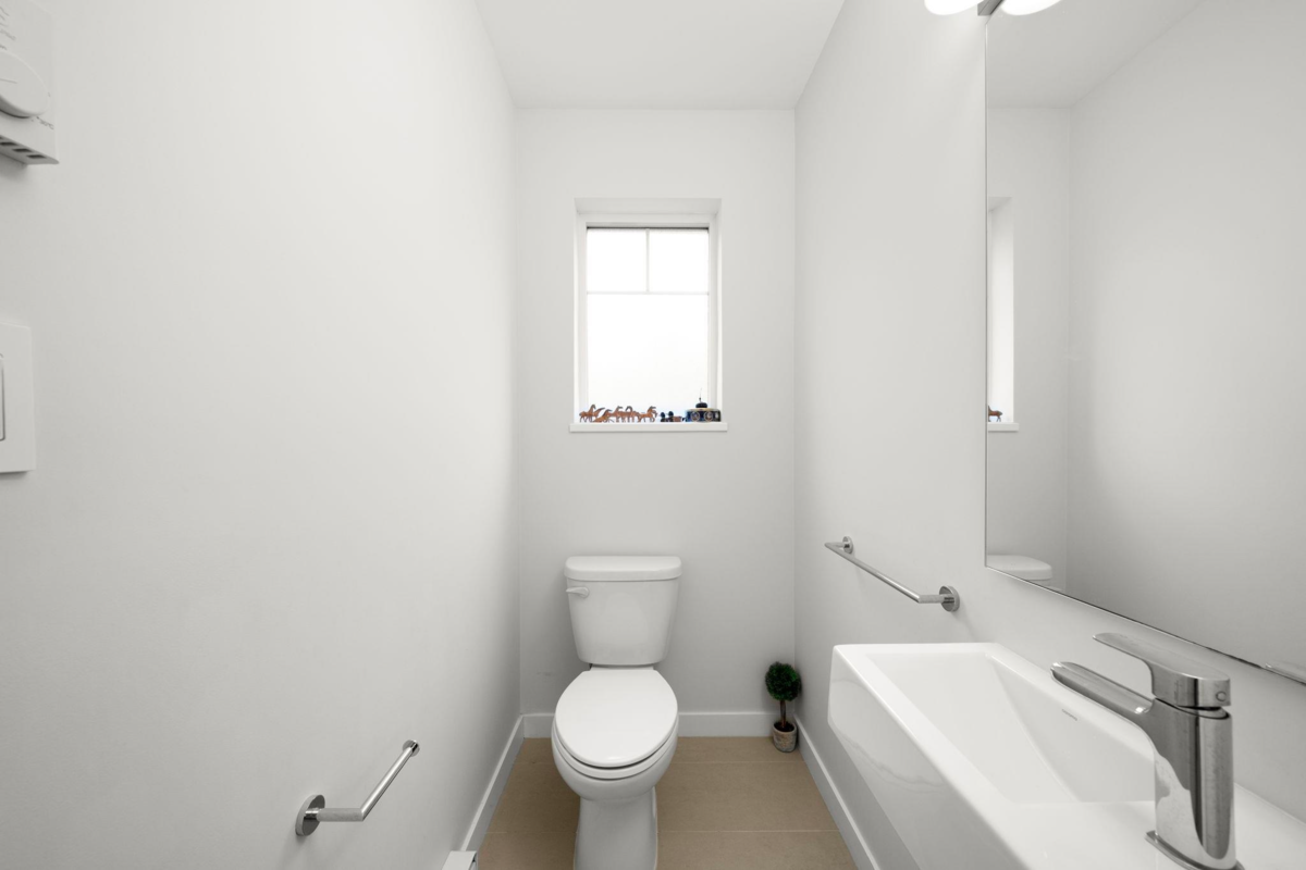 Walk-In Closet Photo of 66 32633 Simon Avenue, Abbotsford, BC