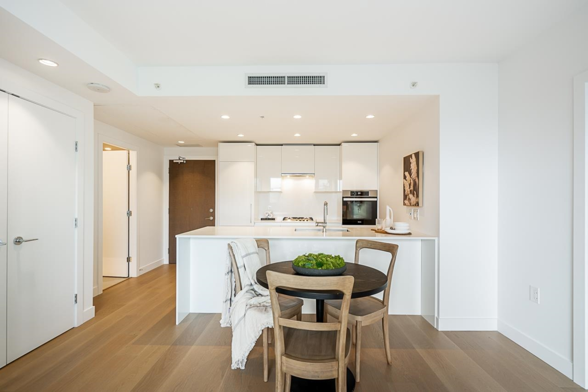 Kitchen Photo of 711 5788 Gilbert Road, Richmond, BC