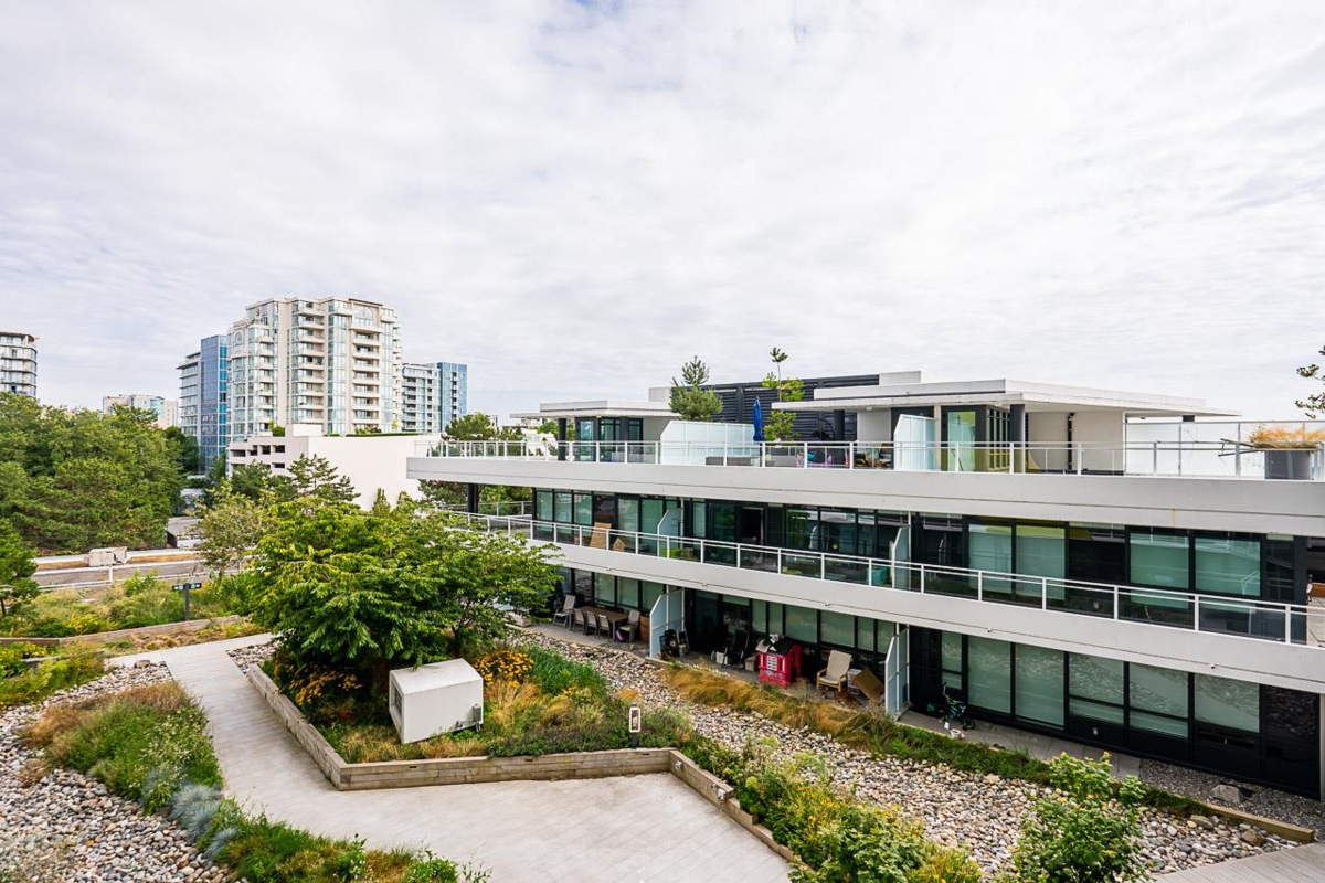 Outdoor Deck Photo of 711 5788 Gilbert Road, Richmond, BC