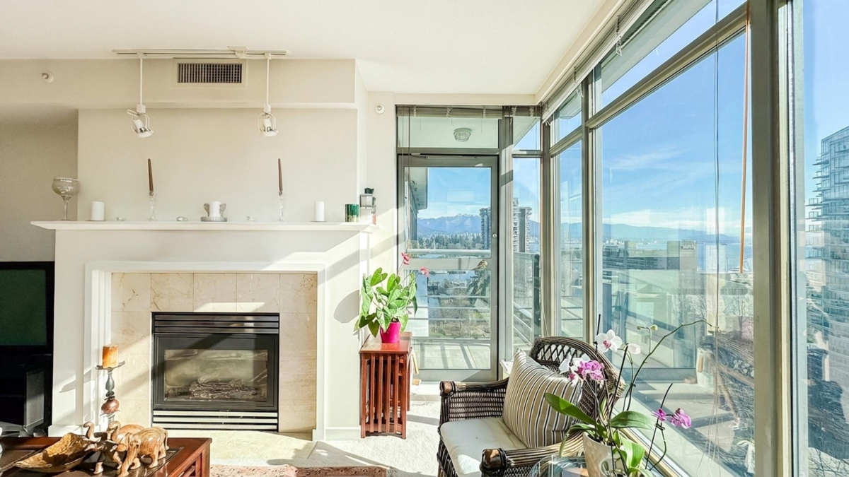 Kitchen Island Photo of 1004 1710 Bayshore Drive, Vancouver, BC