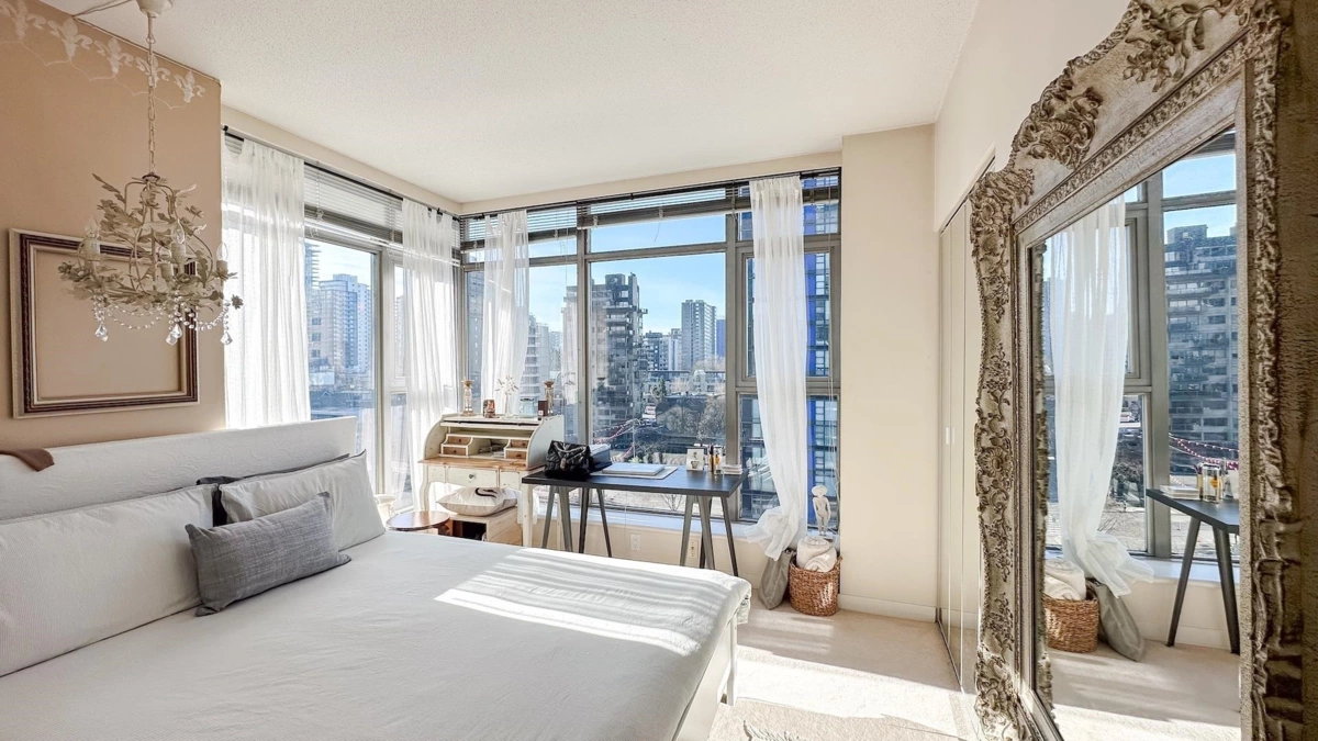 Walk-In Closet Photo of 1004 1710 Bayshore Drive, Vancouver, BC