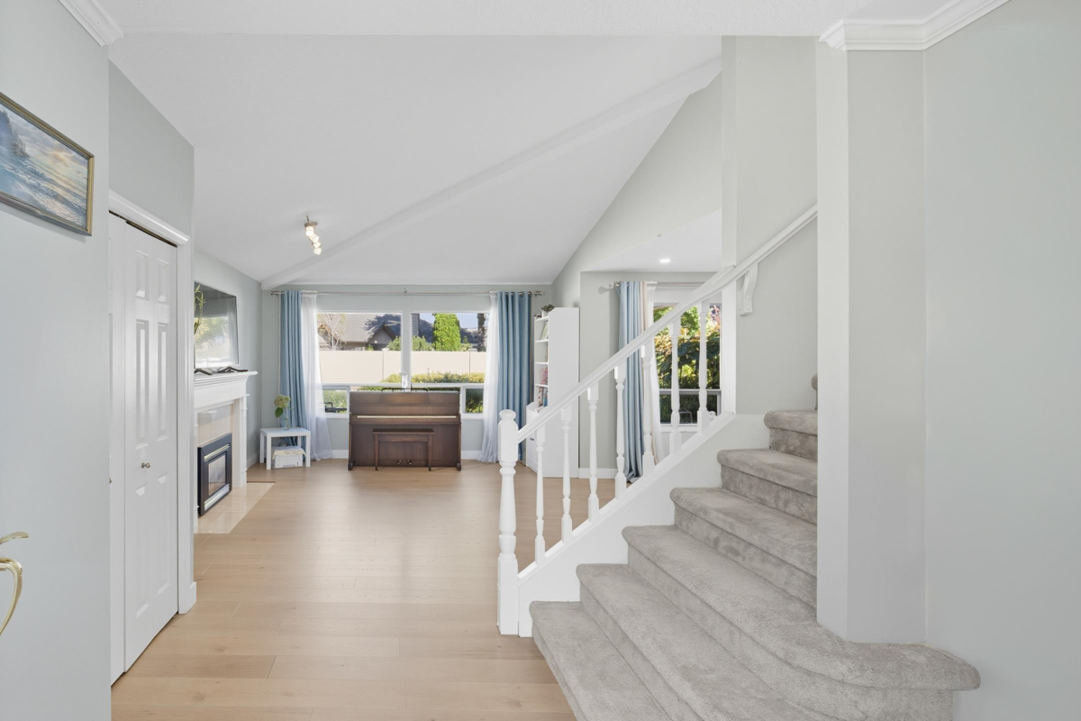 Family Room Photo of 118 15121 19 Avenue, Surrey, BC