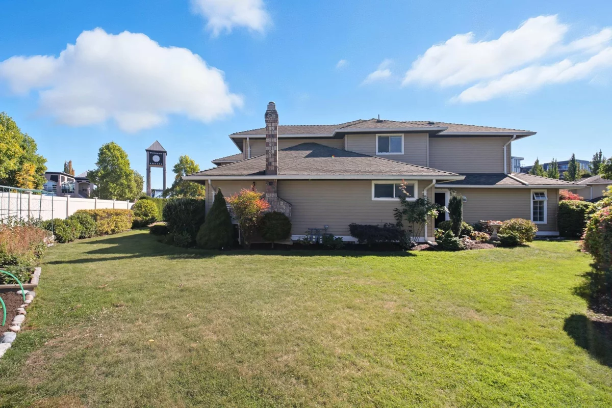 Garage Interior Photo of 118 15121 19 Avenue, Surrey, BC