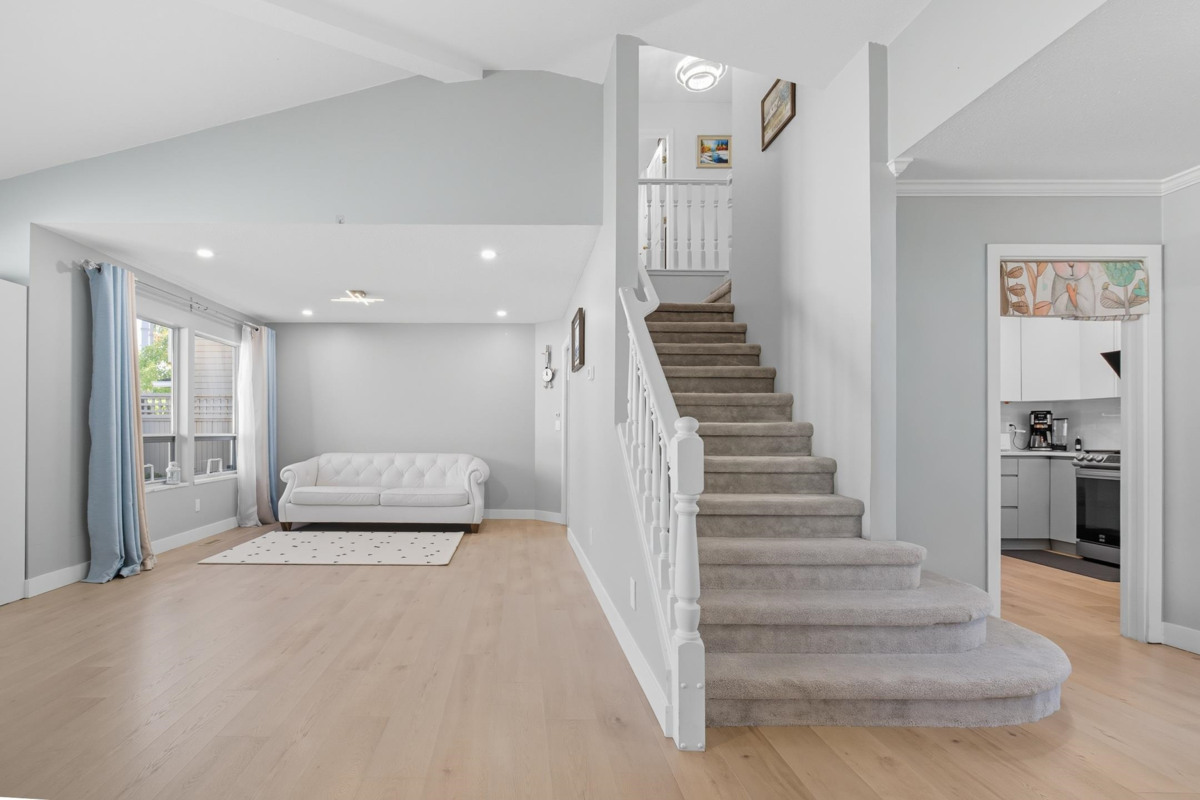 Primary Bathroom Photo of 118 15121 19 Avenue, Surrey, BC