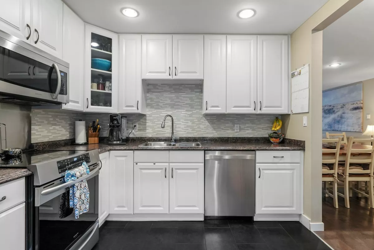 Kitchen Island Photo of 13 20155 50 Avenue, Langley, BC