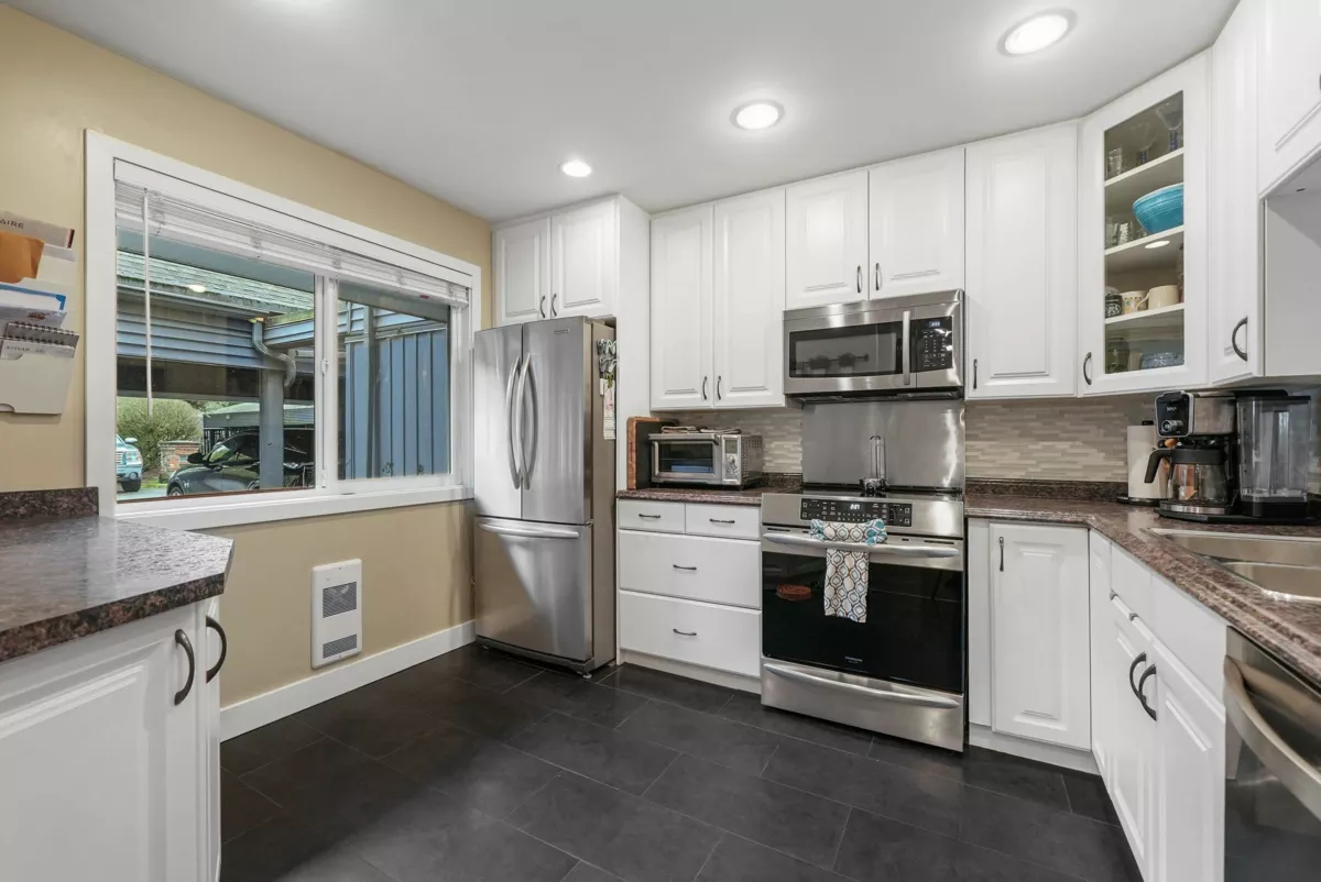 Kitchen Photo of 13 20155 50 Avenue, Langley, BC