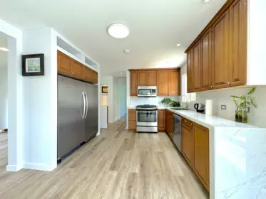 Kitchen Island Photo of 1126 Kings Avenue, West Vancouver, BC