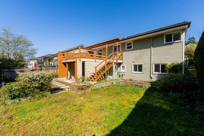 Swimming Pool Photo of 1126 Kings Avenue, West Vancouver, BC