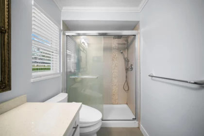 Primary Bathroom Photo of 5440 Warbler Avenue, Richmond, BC