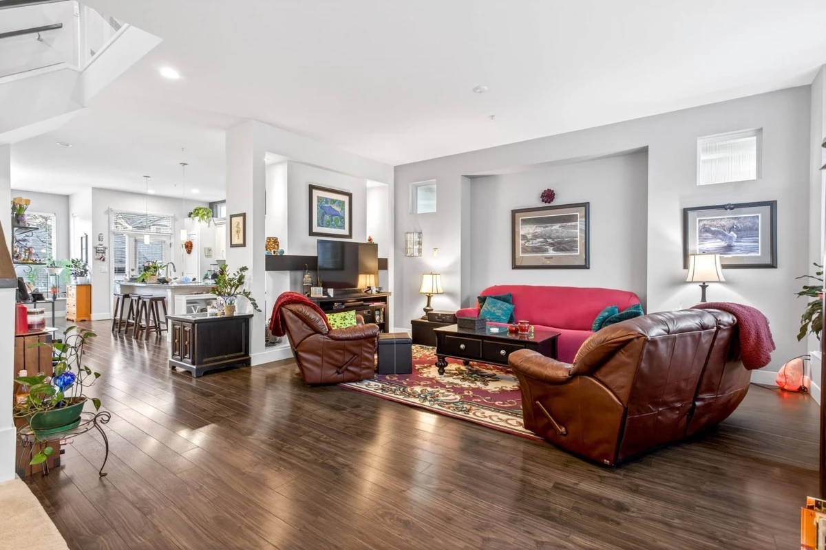 Living Room Photo of 10473 Robertson Street, Maple Ridge, BC