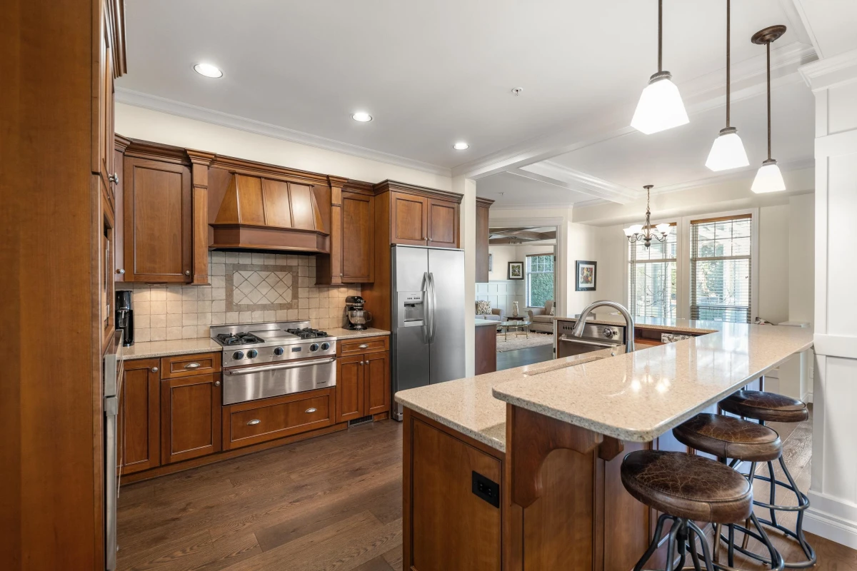 Dining Area Photo of 13785 Marine Drive, White Rock, BC