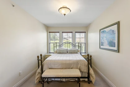 Bedroom 4 Photo of 13785 Marine Drive, White Rock, BC