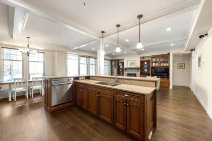 Breakfast Nook Photo of 13785 Marine Drive, White Rock, BC