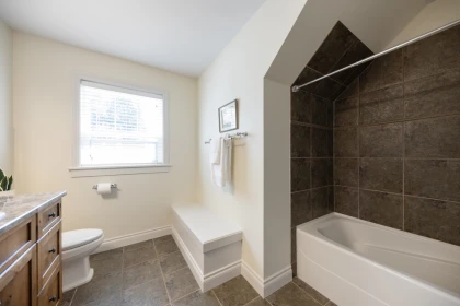 Powder Room Photo of 13785 Marine Drive, White Rock, BC