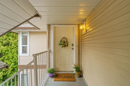 Entry Foyer Photo of 505 1750 Mckenzie Road, Abbotsford, BC