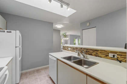 Primary Bathroom Photo of 505 1750 Mckenzie Road, Abbotsford, BC