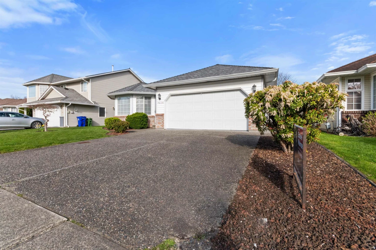 Living Room Photo of 7534 Garnet Drive, Chilliwack, BC