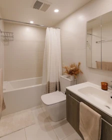 Primary Bathroom Photo of 305 285 E 10th Avenue, Vancouver, BC