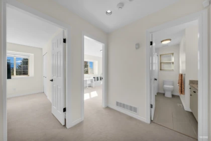 Entry Foyer Photo of 3265 Chaucer Avenue, North Vancouver, BC