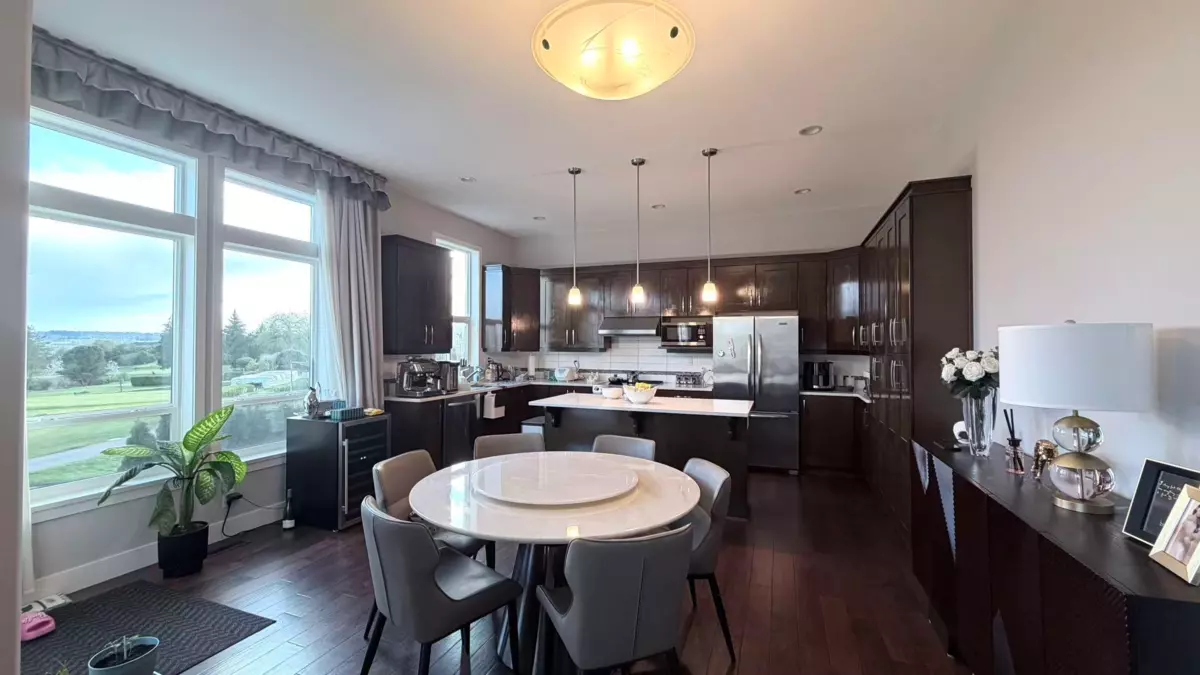 Living Room Photo of 16988 77a Avenue, Surrey, BC