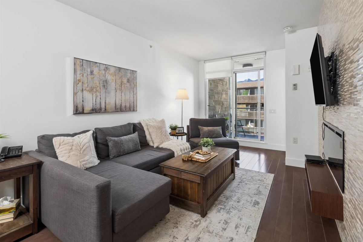 Living Room Photo of 406 210 W 13 Street, North Vancouver, BC