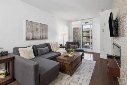 406 210 W 13 Street, North Vancouver, BC, North Vancouver — Apartment/Condo for sale