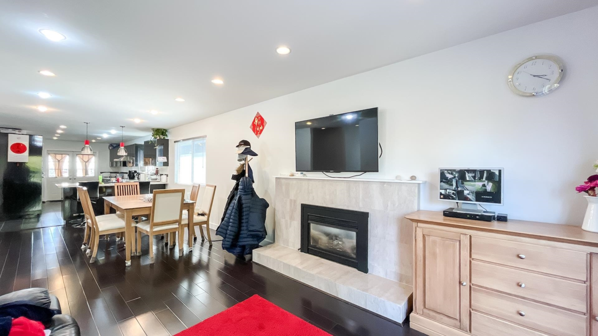 Dining Area Photo of 1420 Park Drive, Vancouver, BC