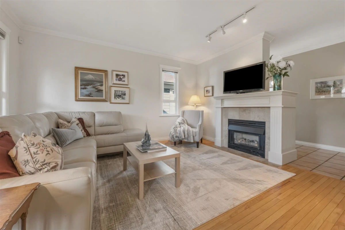 Family Room Photo of 49 15055 20 Avenue, Surrey, BC