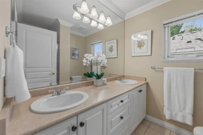 Entry Foyer Photo of 49 15055 20 Avenue, Surrey, BC