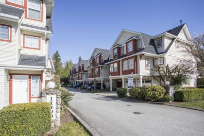Front Yard Photo of 10 11490 232 Street, Maple Ridge, BC