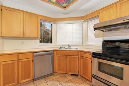Breakfast Nook Photo of 10446 Fraserglen Drive, Surrey, BC