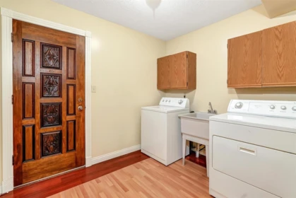 Powder Room Photo of 10446 Fraserglen Drive, Surrey, BC