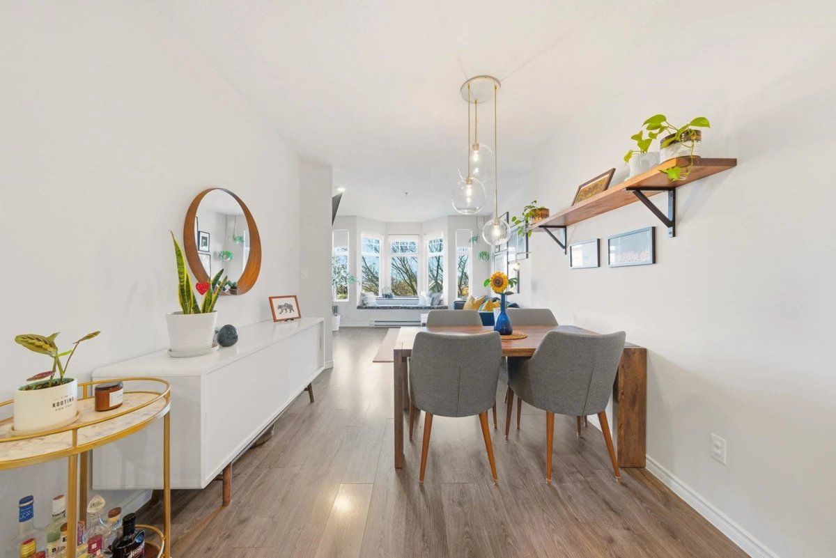 Dining Area Photo of 209 580 Twelfth Street, New Westminster, BC