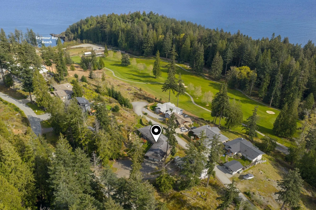 Family Room Photo of 889 Cowan Point Drive, Bowen Island, BC