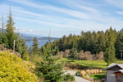 Breakfast Nook Photo of 889 Cowan Point Drive, Bowen Island, BC