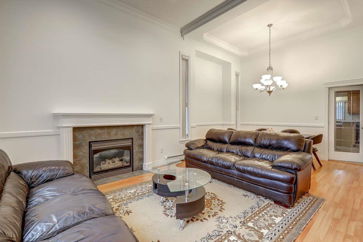Living Room Photo of 14578 68 Avenue, Surrey, BC