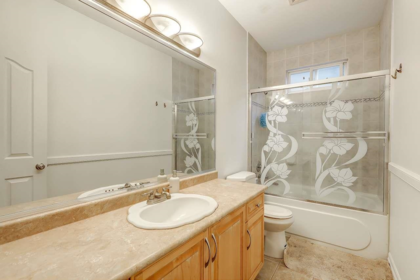 Primary Bathroom Photo of 14578 68 Avenue, Surrey, BC