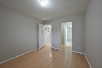 Primary Bathroom Photo of 108 31771 Peardonville Road, Abbotsford, BC