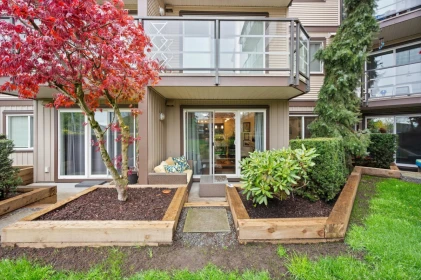 Entry Foyer Photo of 116 30525 Cardinal Avenue, Abbotsford, BC