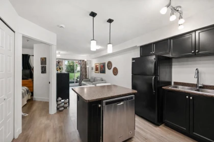 Kitchen Island Photo of 116 30525 Cardinal Avenue, Abbotsford, BC