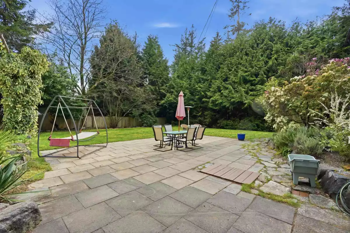 Family Room Photo of 8099 Northwood Road, Halfmoon Bay, BC