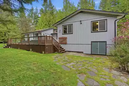 Garden / Landscaping Photo of 8099 Northwood Road, Halfmoon Bay, BC
