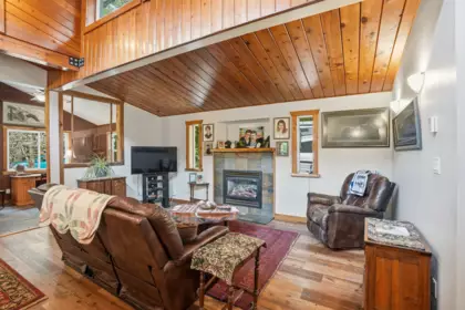 Kitchen Island Photo of 8099 Northwood Road, Halfmoon Bay, BC
