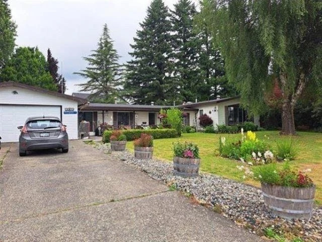 Living Room Photo of 26523 28b Avenue, Langley, BC