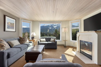 109 3217 Blueberry Drive, Whistler, BC, Whistler — Apartment/Condo for sale